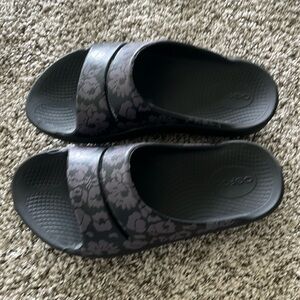 Oofos Women’s Sandals size 7